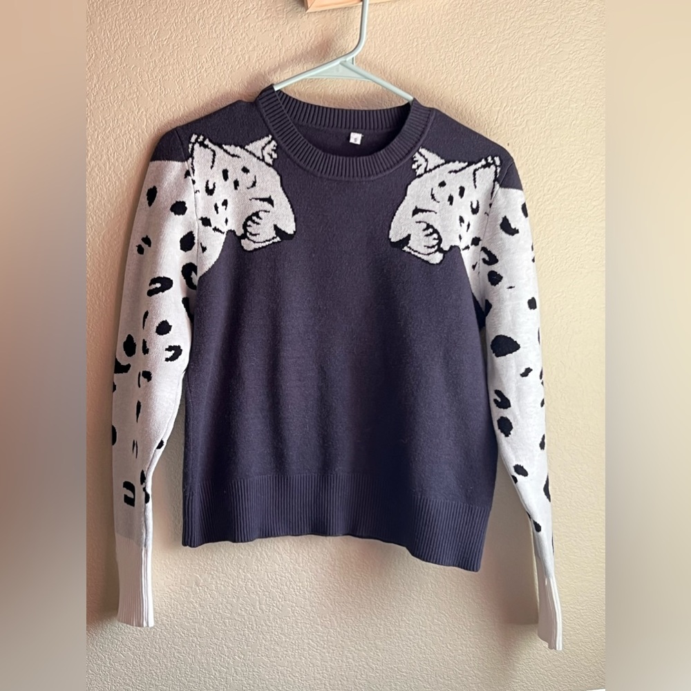Beautiful leopard luxury material sweater